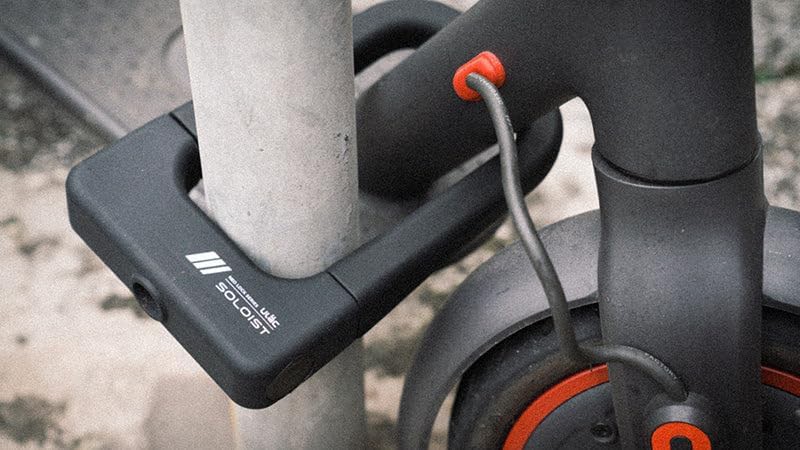 Lightweight black aluminum alloy u-lock — photo 3